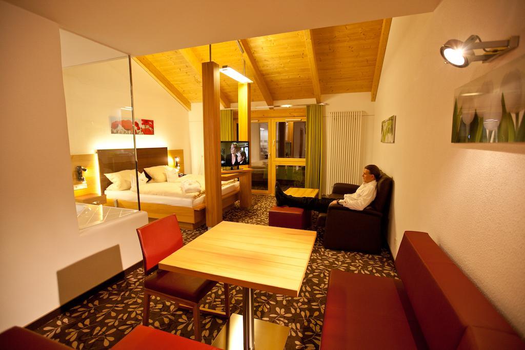 Hotel Und Appartementhof Waldeck Бад-Фюссинг Экстерьер фото